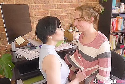Booty Vixens Amateur Lesbian Sex