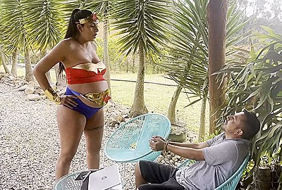 De Mujer Maravilla, Embarazada Follando Con Villano Hasta Sacarle Todo El Semen