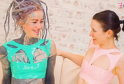 Vinyl Fun And Face Sitting – Anuskatzz & Miss Flora